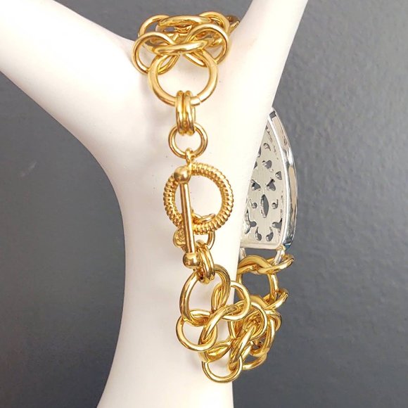 Gold and silver toggle close bracelet - Picture 4 of 9